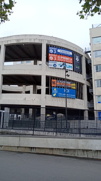 PUM, Magasin de Matériaux de Construction à Paris 18