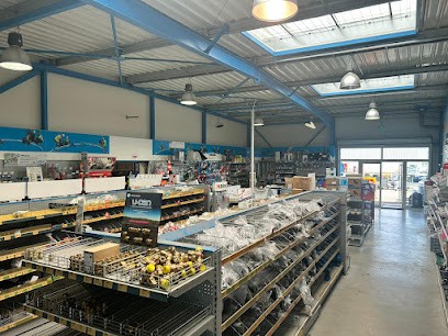 PUM, Magasin de Matériaux de Construction à Séméac